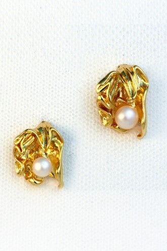 Radiant Bloom Pearl Earrings- 18K Gold Plated