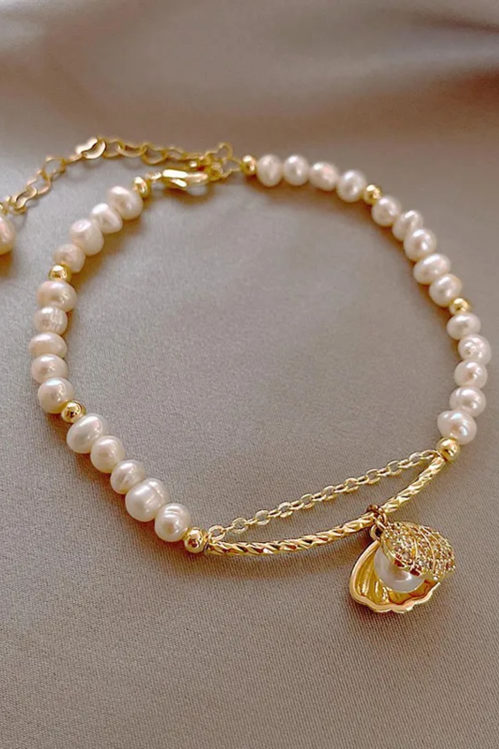 Seashell Pearl Bracelet with Fresh Water Pearls