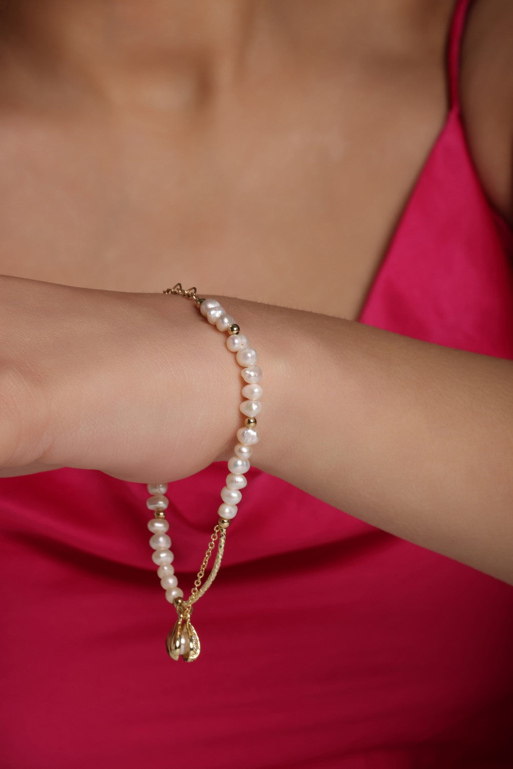 Seashell Pearl Bracelet with Fresh Water Pearls